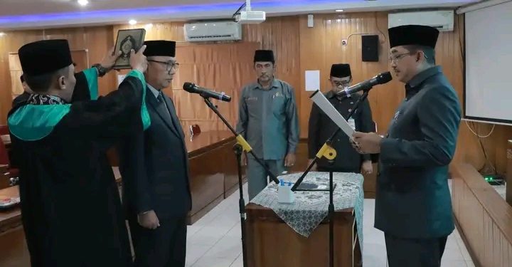 Bupati UAS Laksanakan Pelantikan dan Pengambilan Sumpah Jabatan Sekda Tanjab Barat