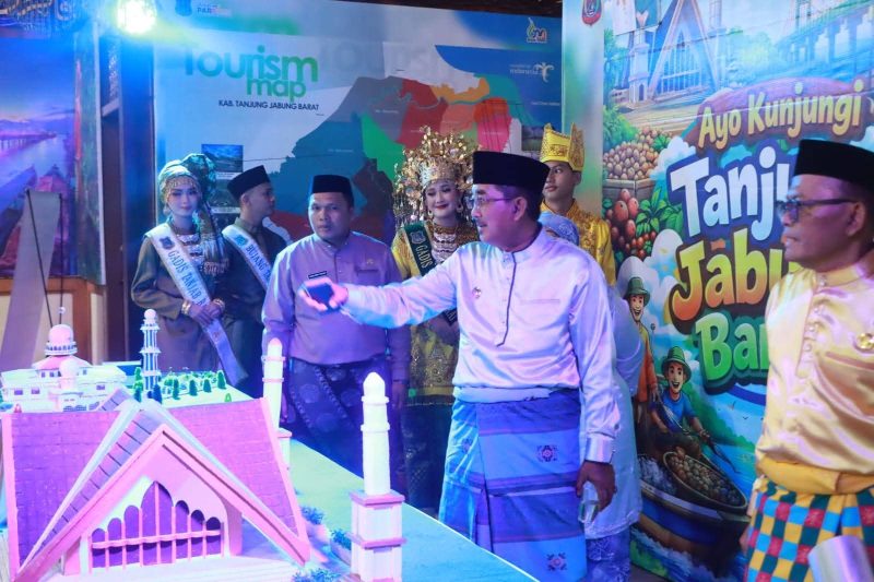 Bupati Anwar Sadat Hadiri Launching “Jambi Elok Nian”