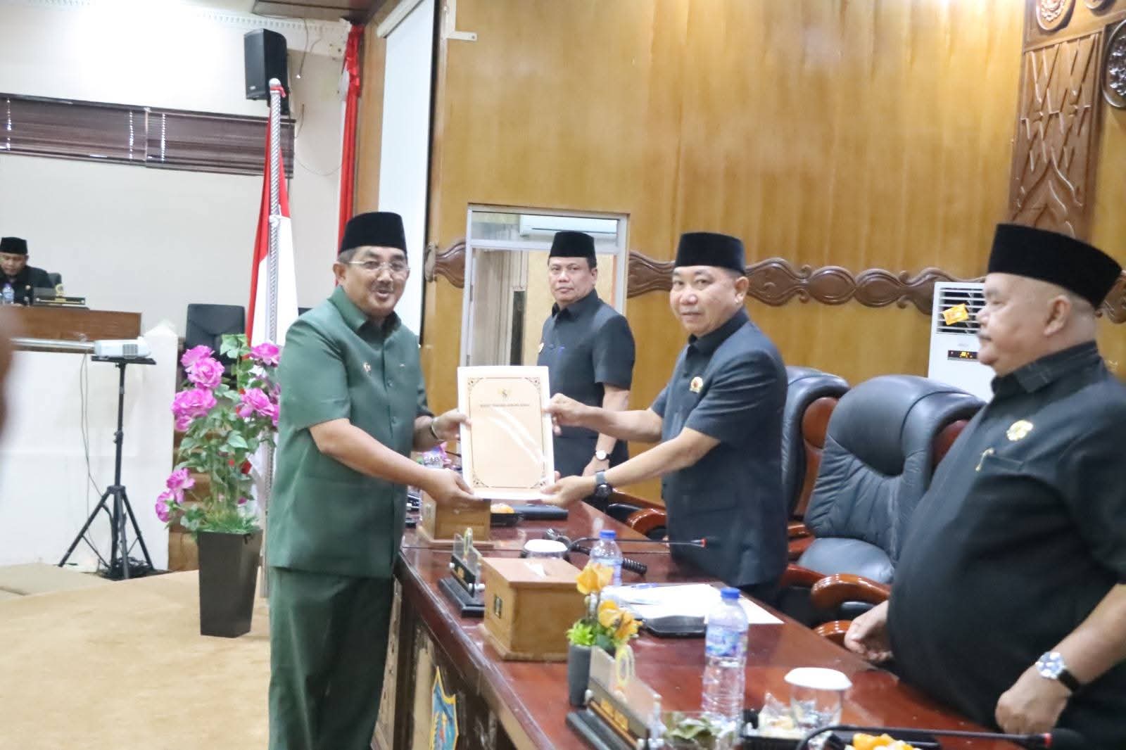Bupati Tanjabbar Sampaikan Nota Pengantar Ranperda Pertanggungjawaban APBD 2025 Pada Rapat Paripurna DPRD